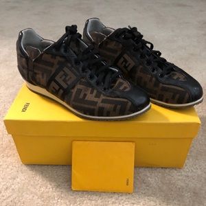 FENDI SNEAKER